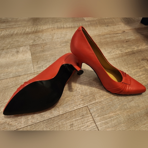 Red leather pump with pleated detail, 2", size 5M, also fit 5.5 from Nine West. - Picture 3 of 5